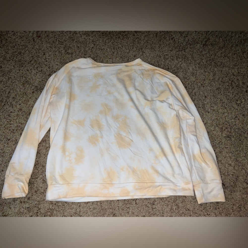Long sleeve crew neck orange and white tie dye!